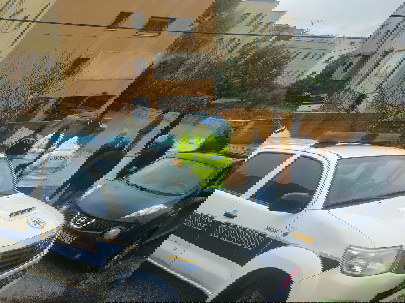 נלכדו בהצפות העזות וזכו לחילוץ משטרתי