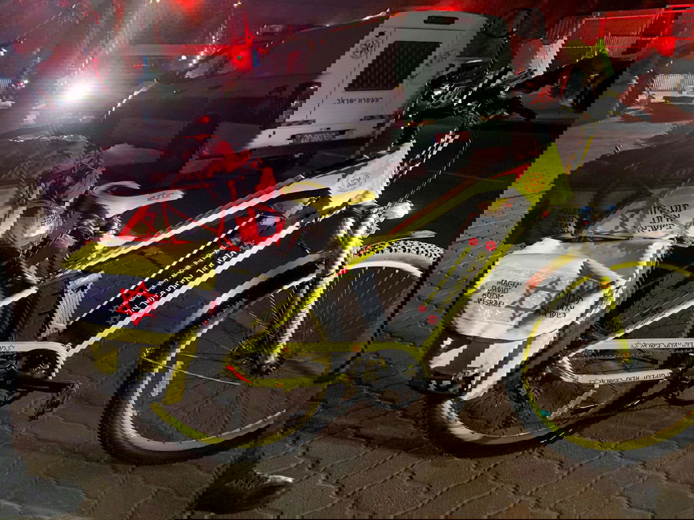 גבר ואישה נפצעו באורח קשה בשריפה בדירה באופקים