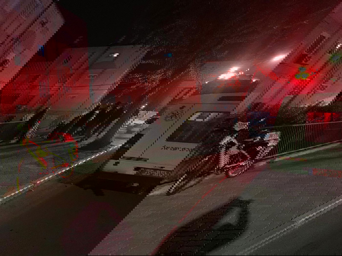 גבר ואישה נפצעו באורח קשה בשריפה בדירה באופקים