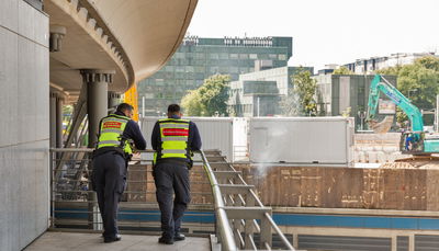 שוטרים בתחנת רכבת בברלין