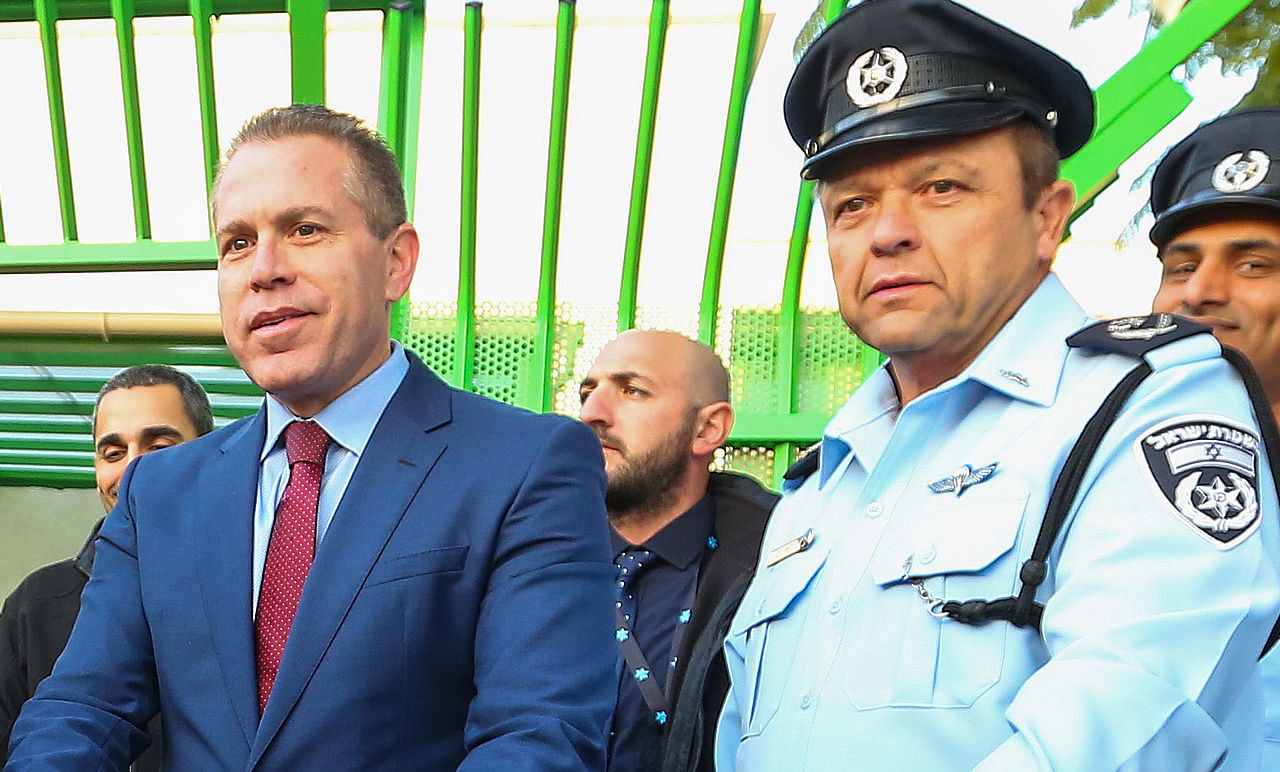 מ"מ המפכ"ל מוטי כהן והשר ארדן