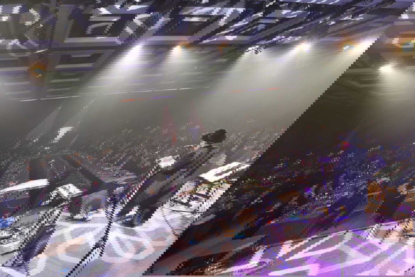 הרב ישעיהו הבר במשא המרכזי אל מול קהל המשתתפים באירוע