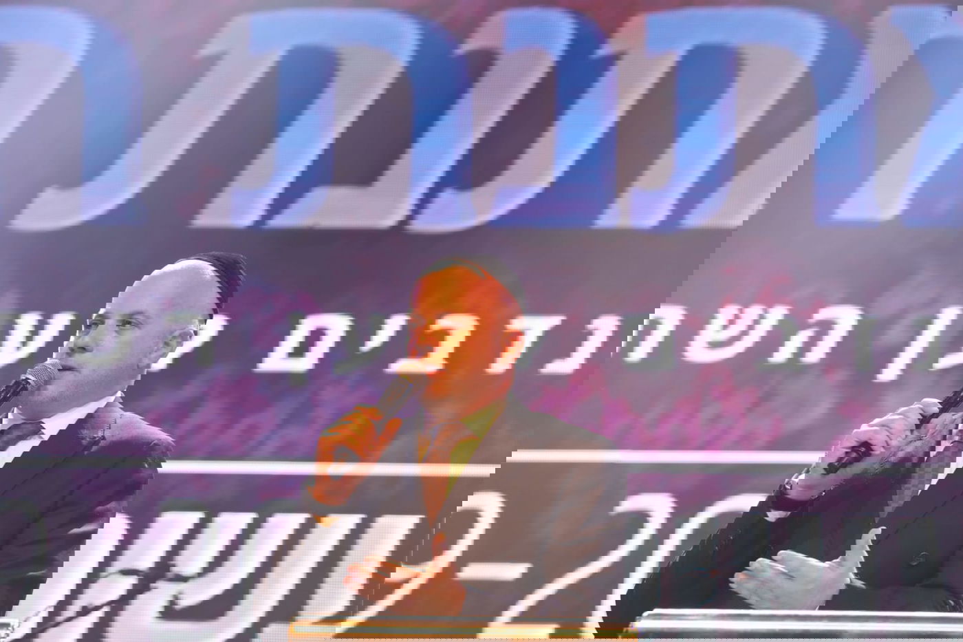 מנחם טוקר בהנחיית האירוע