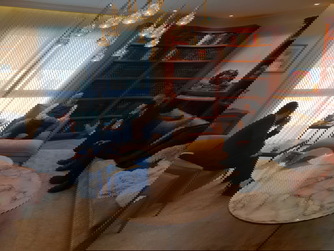 יענקי קנייבסקי ונציגי חב"ד בבית 'נגיד השלום' אייל משיח