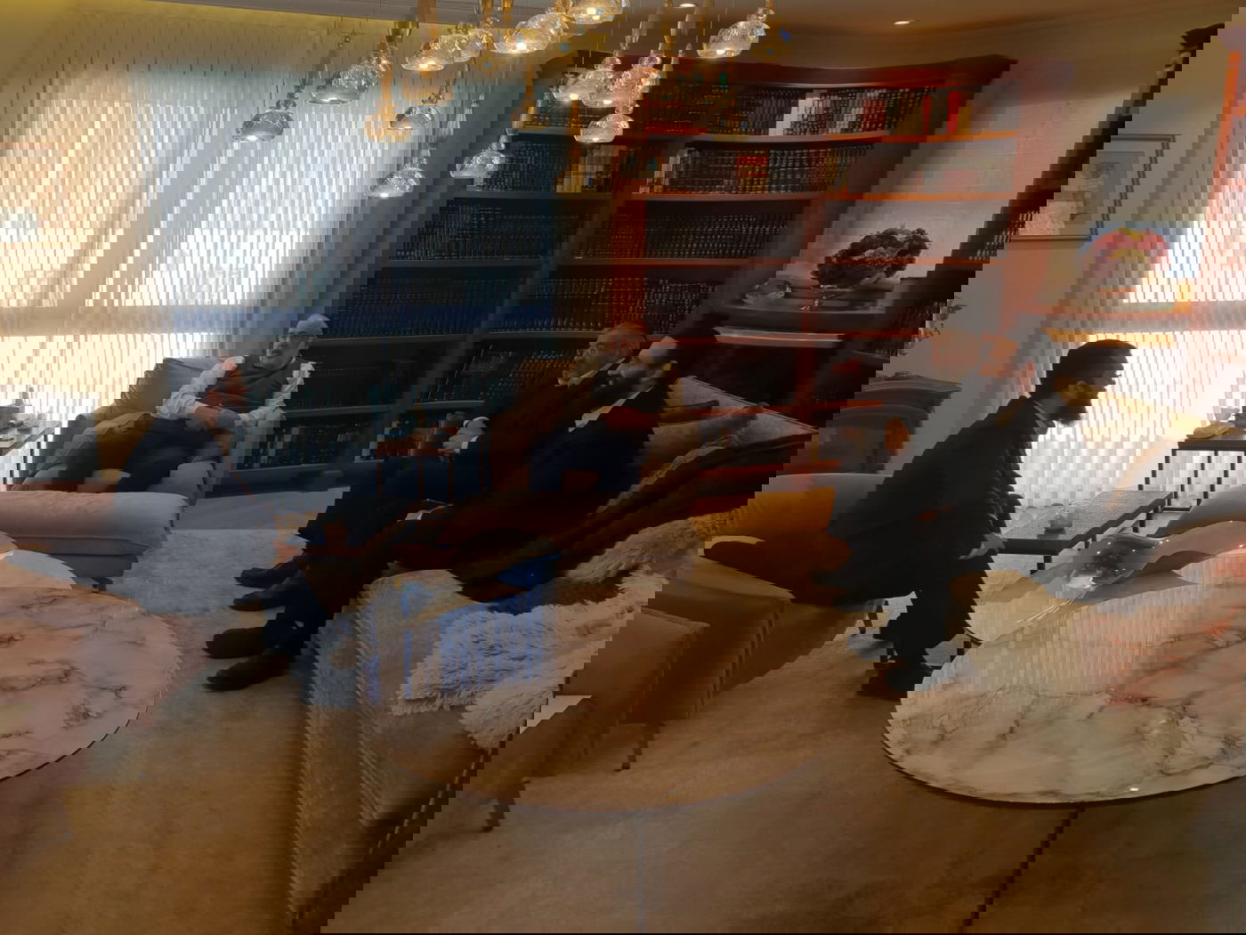 יענקי קנייבסקי ונציגי חב"ד בבית 'נגיד השלום' אייל משיח