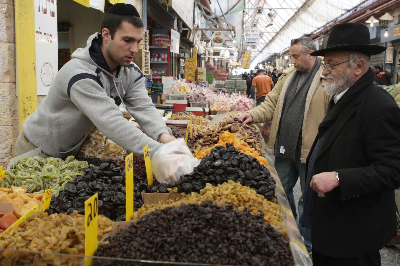 פירות יבשים ב'מחנה יהודה'