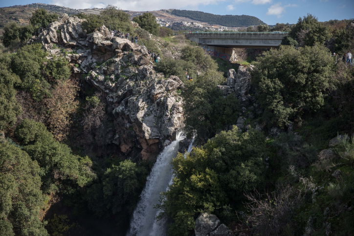 גלריה משמחת: מפל סער שוצף וגועש • צפו