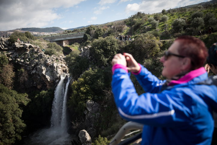 גלריה משמחת: מפל סער שוצף וגועש • צפו