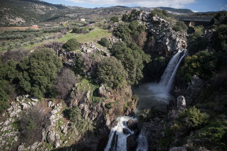 גלריה משמחת: מפל סער שוצף וגועש • צפו