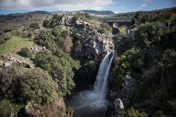 גלריה משמחת: מפל סער שוצף וגועש • צפו