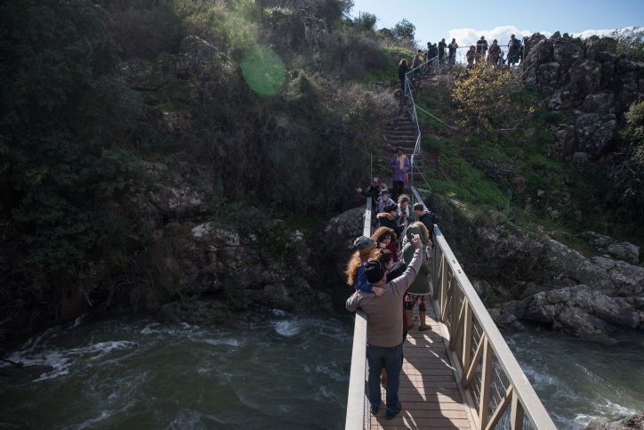גלריה משמחת: מפל סער שוצף וגועש • צפו
