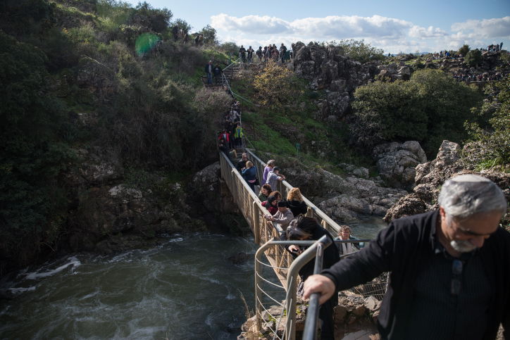 גלריה משמחת: מפל סער שוצף וגועש • צפו