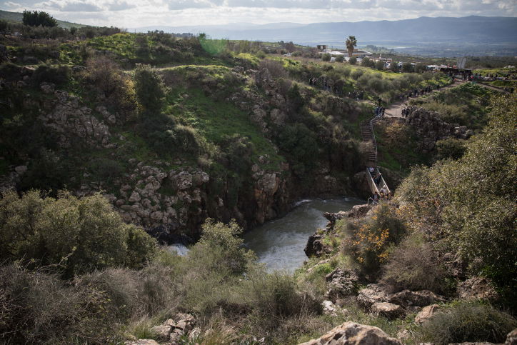 גלריה משמחת: מפל סער שוצף וגועש • צפו