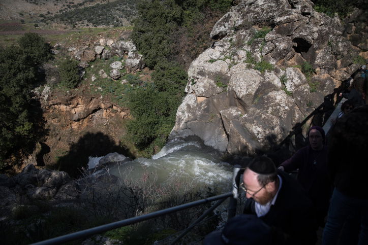 גלריה משמחת: מפל סער שוצף וגועש • צפו