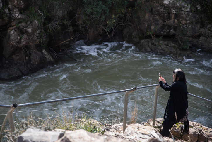 גלריה משמחת: מפל סער שוצף וגועש • צפו