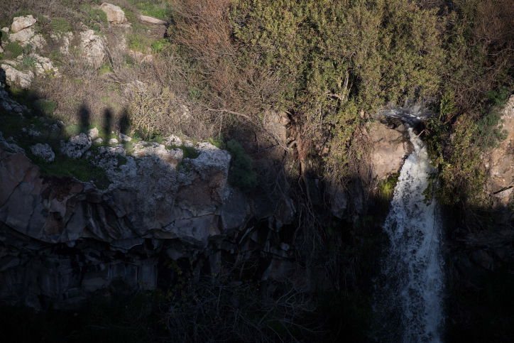גלריה משמחת: מפל סער שוצף וגועש • צפו
