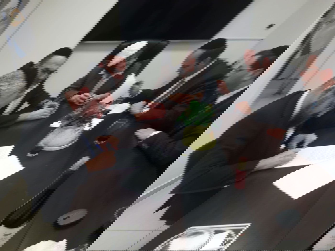 'דגל' חותמים על ההסכם, הלילה