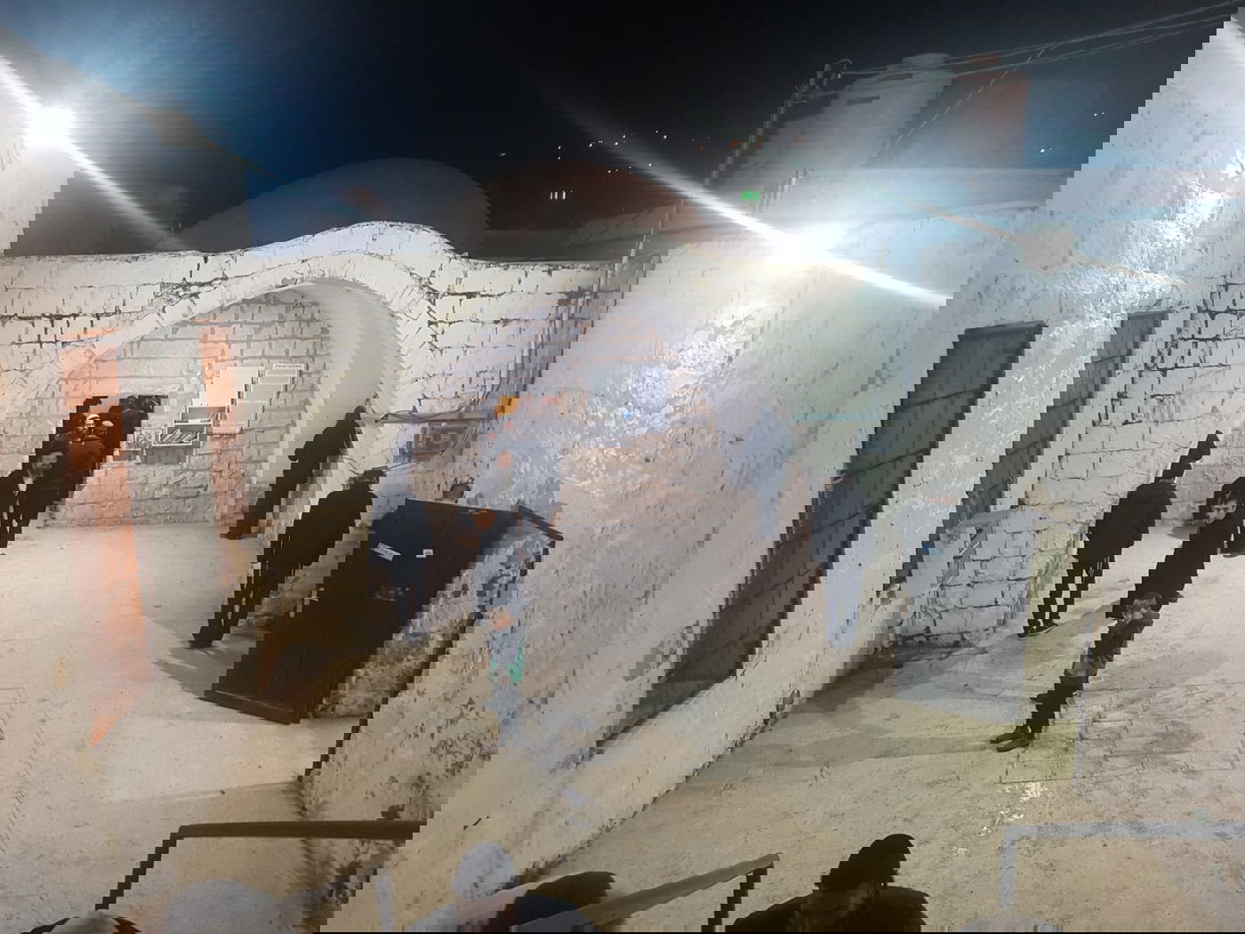 בכניסה לקבר יוסף: שני לוחמי צה"ל נפצעו