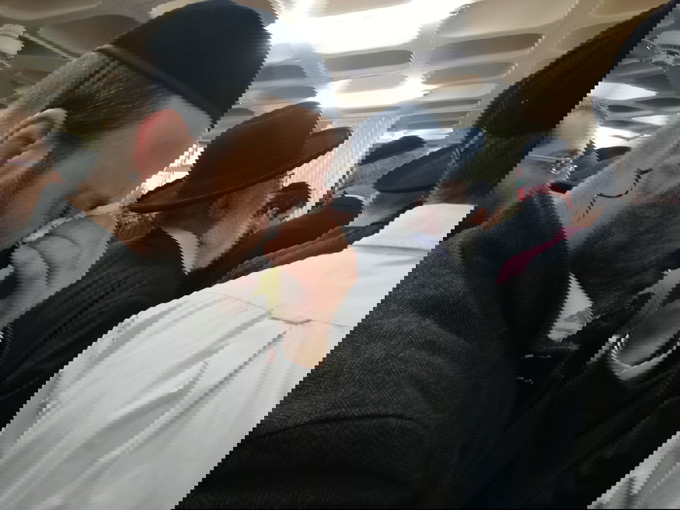 תיעוד דומע: מאות בהלווית יצחק הולצברג ז"ל