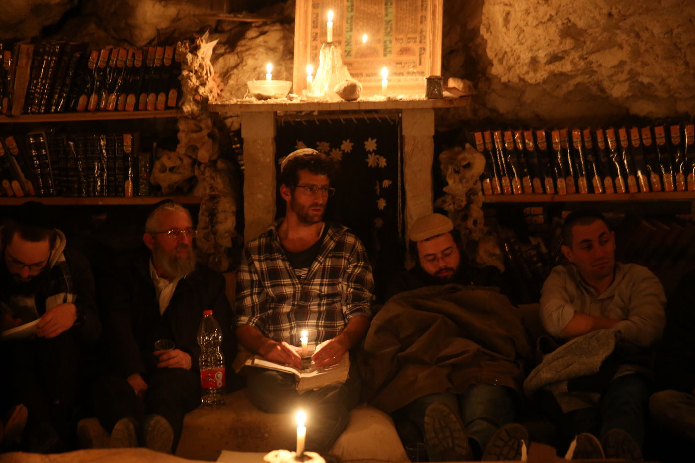 חבורת לומדי הזוהר במערה • גלריה מיוחדת