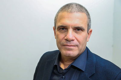 הירש בהכרזה על שובו לפוליטיקה