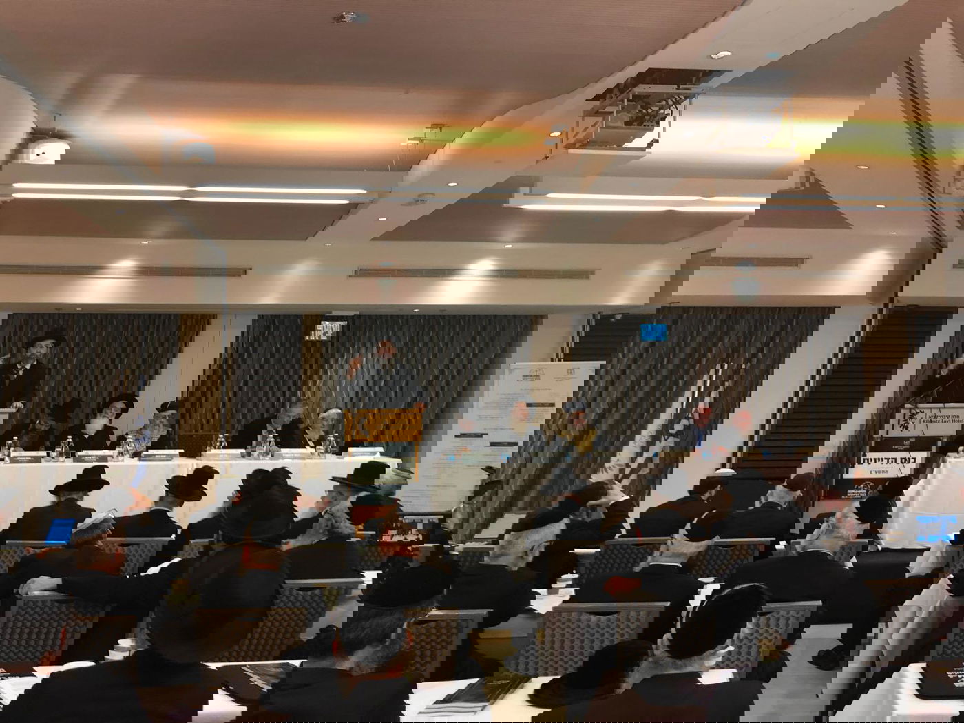 נשיא ביה"ד הגר"ד לאו, הערב