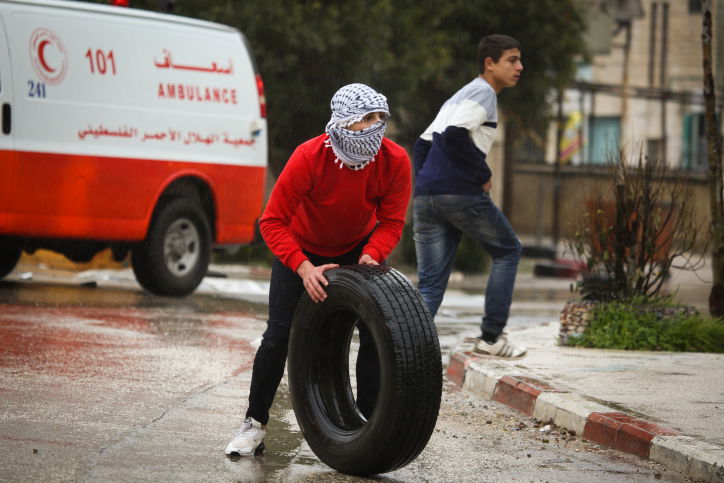 רכבו של יהודי שנכנס לכפר ערבי נשדד