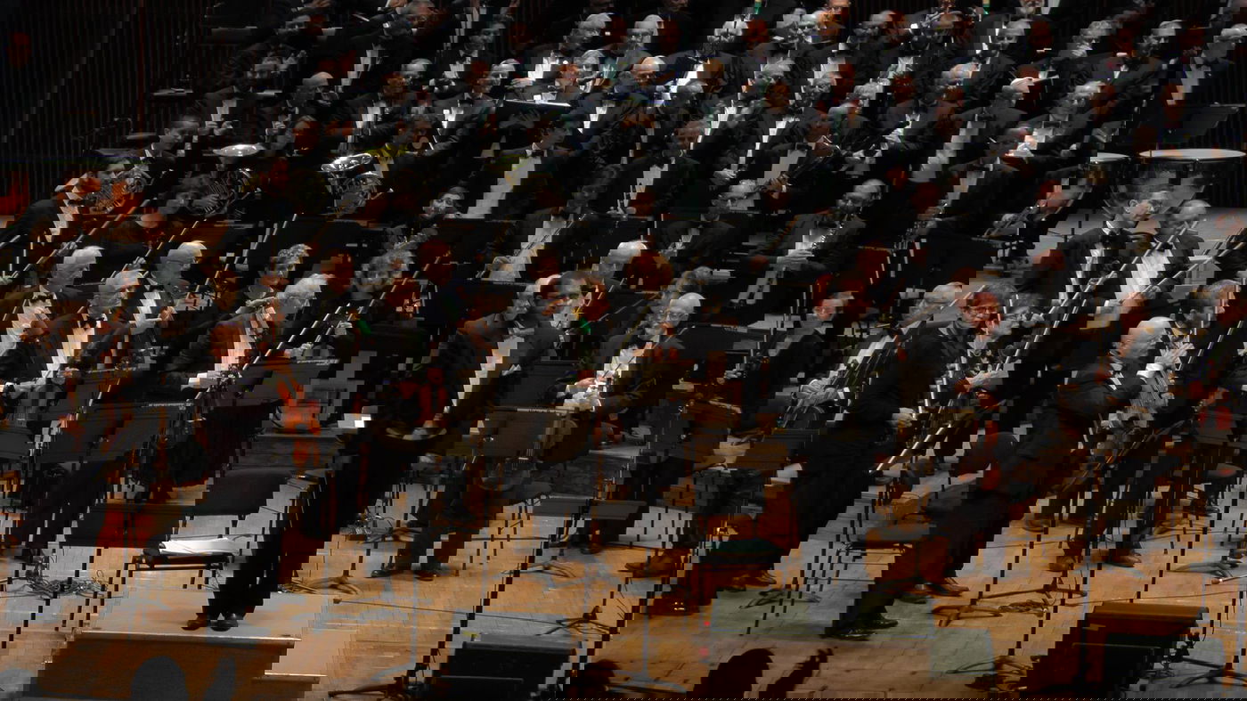 מה הקשר בין צ׳ולנט ובירה קרה לחזנות?