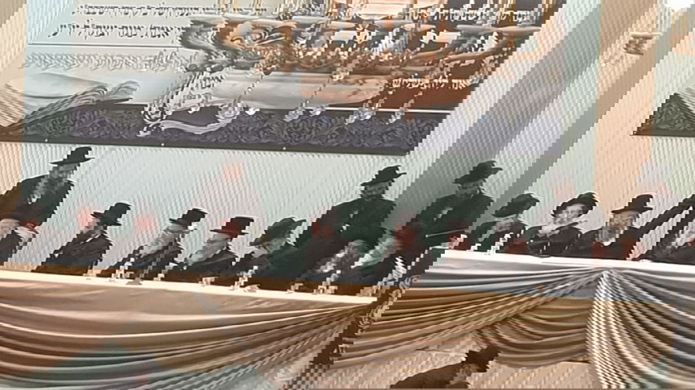 באורח נדיר: האדמו"ר מגור דיבר בפני הציבור • צפו