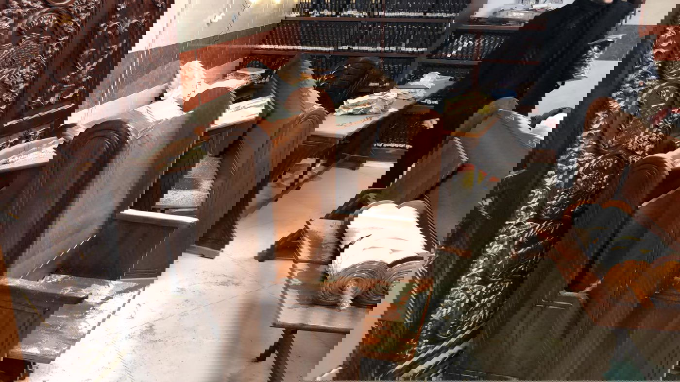 אנטישמיות בי-ם: השליכו את ספרי התורה ושפכו חומצה