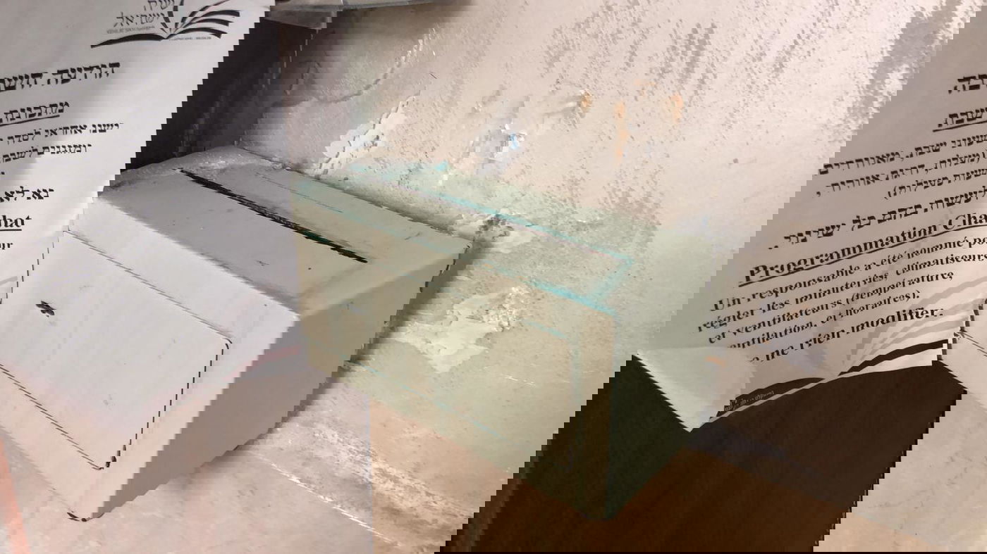 אנטישמיות בי-ם: השליכו את ספרי התורה ושפכו חומצה