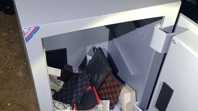 ברכב הגנבים נמצאה כספת עמוסה בכסף