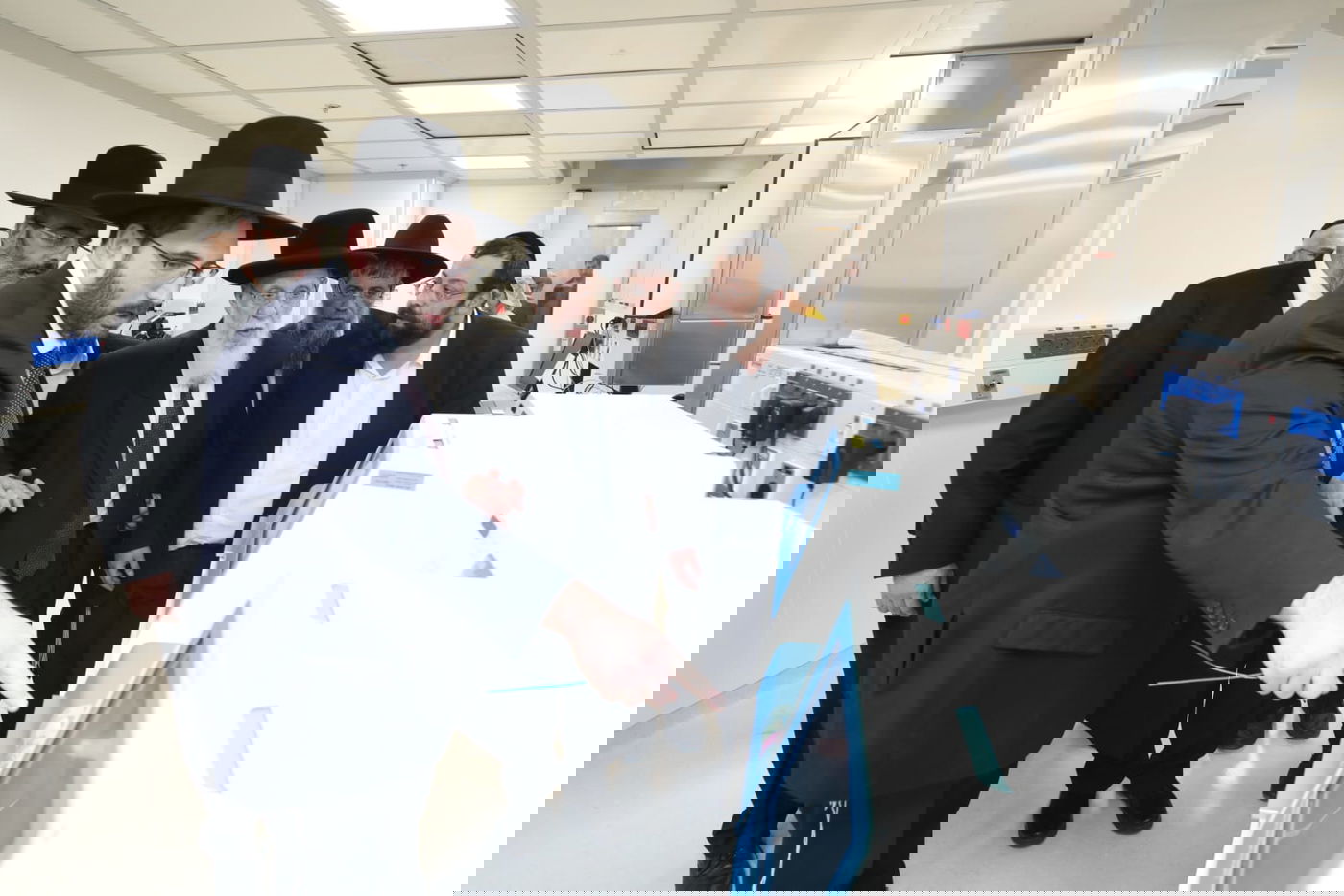 ראשי הישיבה הגר"ג אדלשטיין והגר"ש כהן בהתבטאויות נדירות: 'סומכים על בוני עולם'