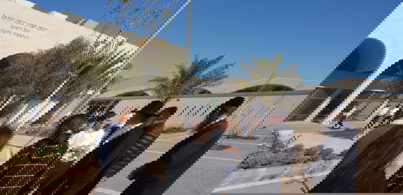 בכירי משרד הביטחון סיירו בישיבת חברון