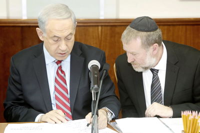 היועמ"ש לא ידחה את ההחלטות בתיקי ביבי