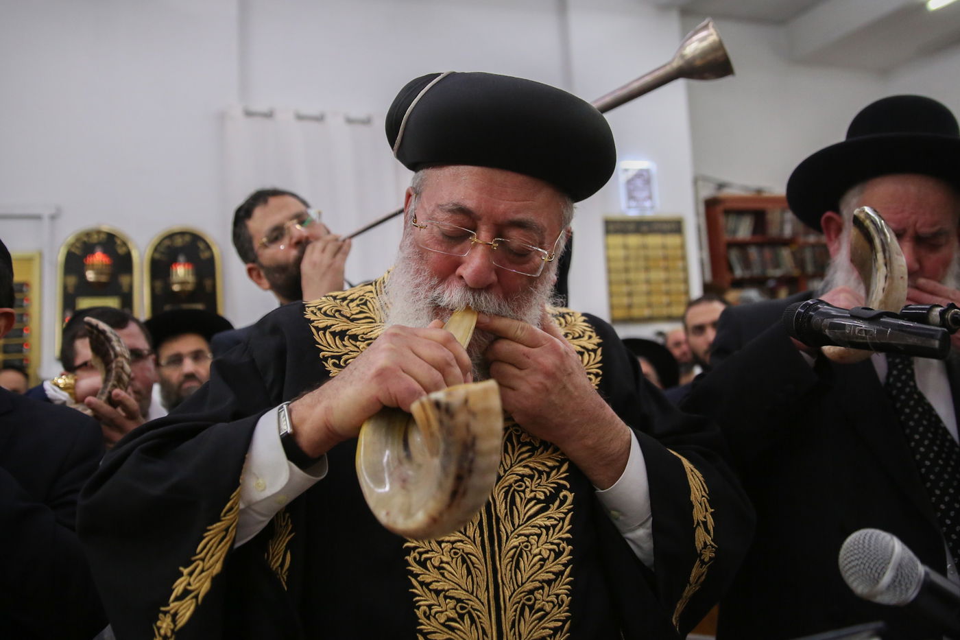 צפו: תיקון שובבי"ם עם הראשון לציון והגר"י כהן