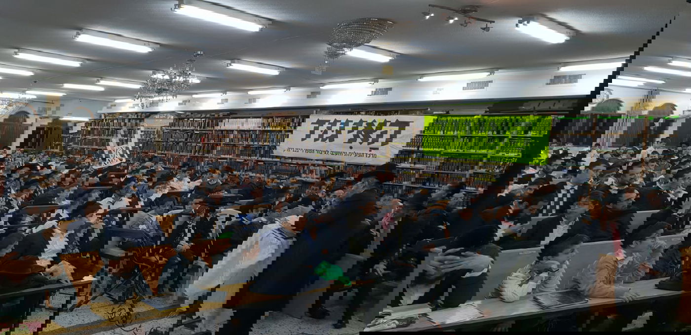 הבני ברקים מאיגוד בני הישיבות באו לצפות בסרט