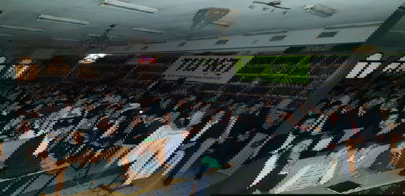 הבני ברקים מאיגוד בני הישיבות באו לצפות בסרט