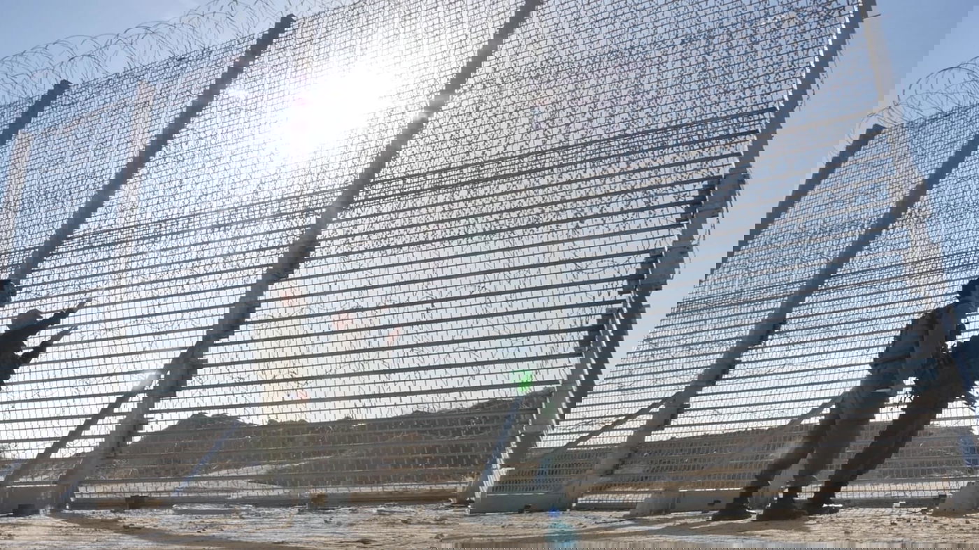 6 מטר גובה; כך נראה המכשול העילי ברצועה