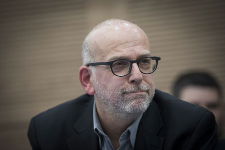 המגיש ירון דקל