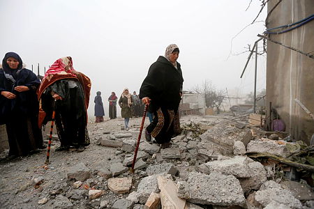 בית מחבל לאחר הריסתו. למצולמים אין קשר לכתבה
