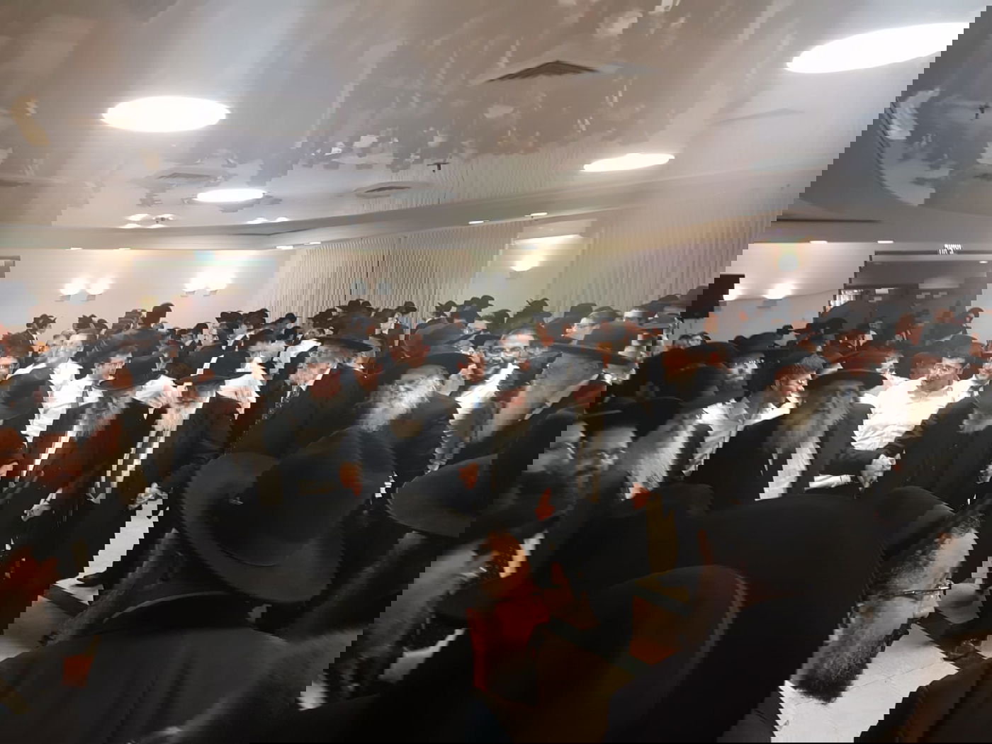 תיעוד: חתונת נכדת ראש ישיבת 'תפרח' הגר"א פילץ