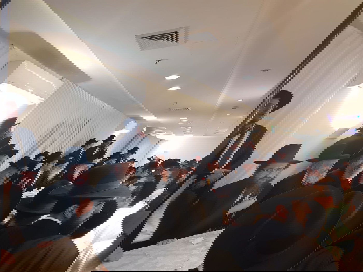 תיעוד: חתונת נכדת ראש ישיבת 'תפרח' הגר"א פילץ