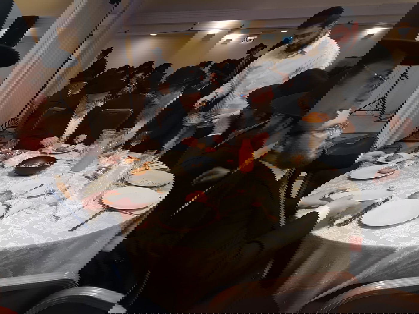 תיעוד: חתונת נכדת ראש ישיבת 'תפרח' הגר"א פילץ