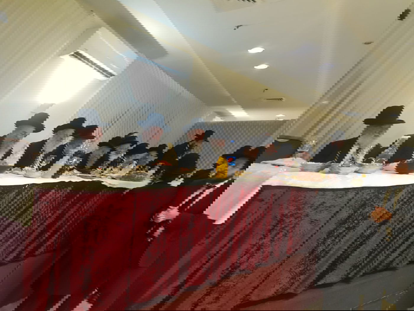 תיעוד: חתונת נכדת ראש ישיבת 'תפרח' הגר"א פילץ