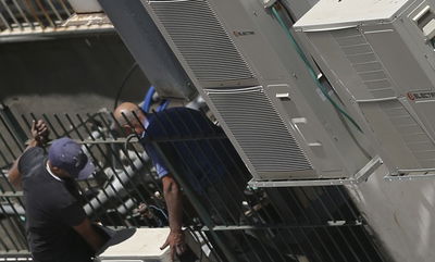 התקנת מזגנים. אילוסטרציה