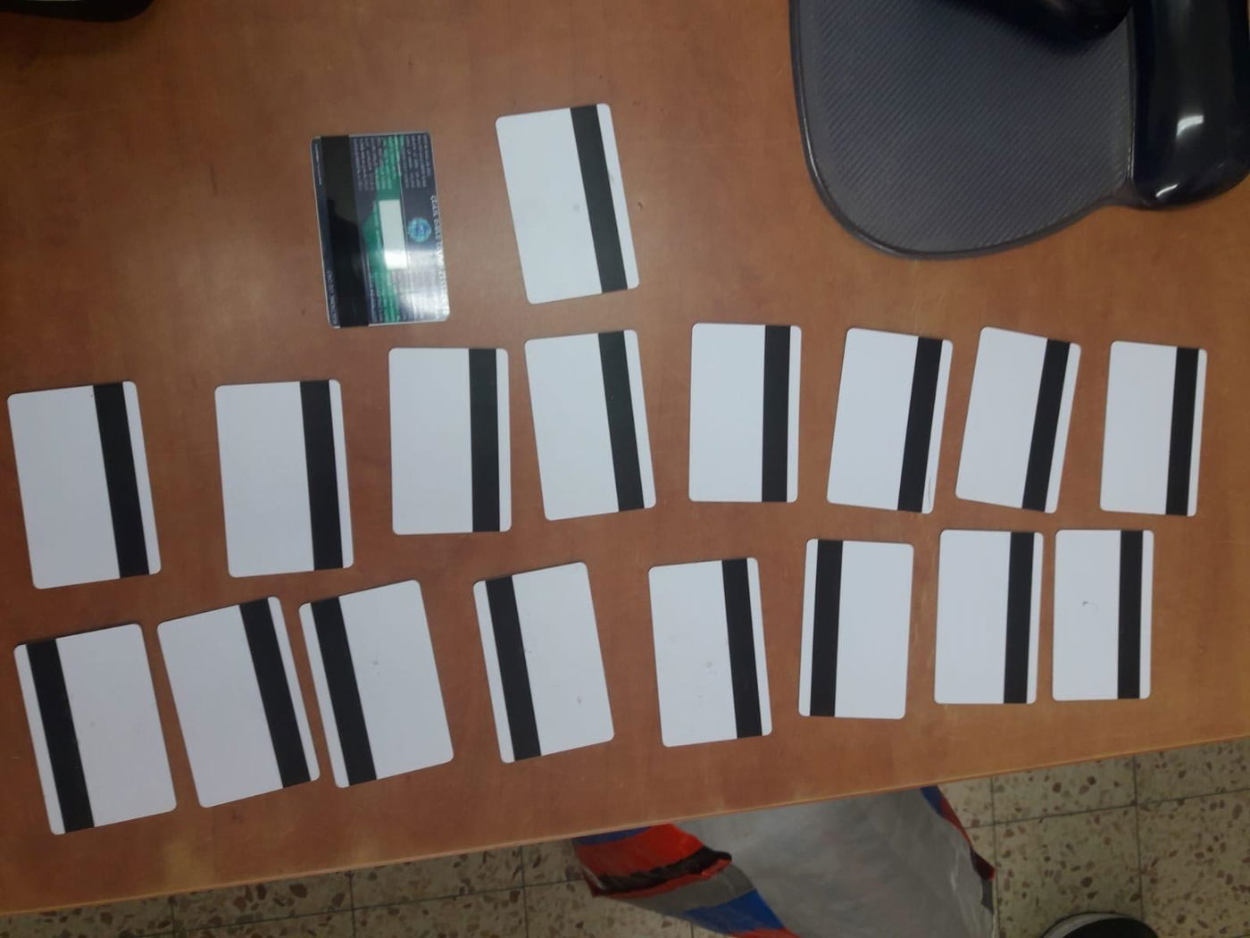 זייף כרטיסי אשראי והשתמש בהם לרכישות