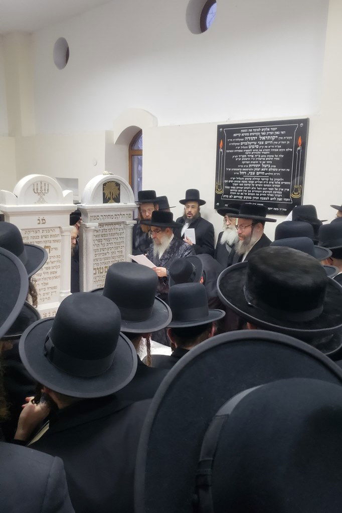 תיעוד: הביקור המפתיע של האדמו"ר מסאטמר ברומניה