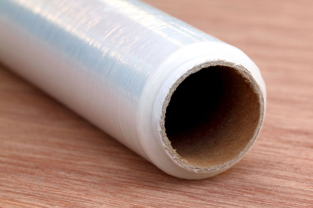 מסתבכים עם שימוש בניילון נצמד? הנה טריק שיקל עליכם