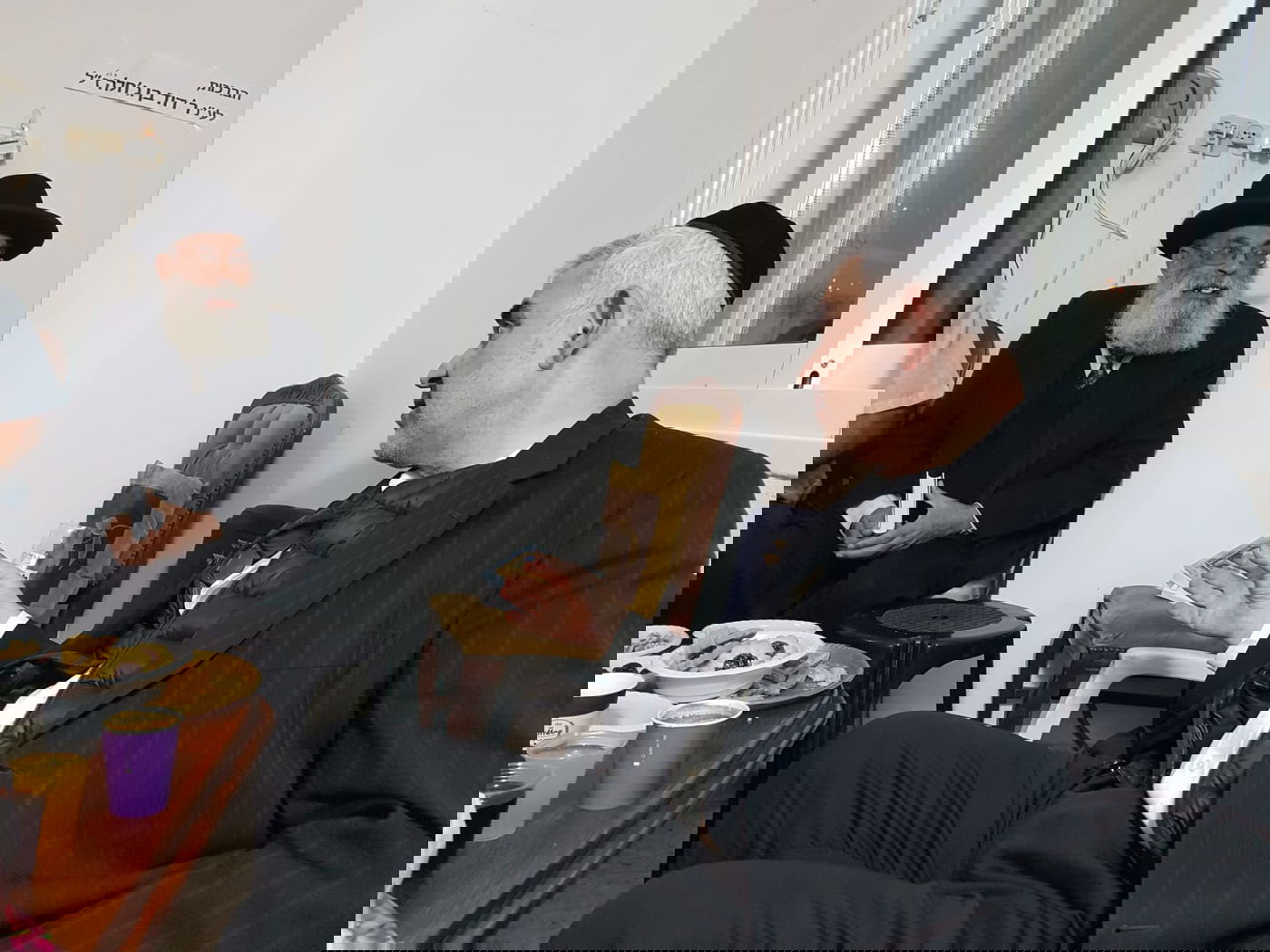 ניחום אבלים אצל הפייטן משה חבושה. צפו